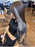 グレージュにシルバーインナーカラー