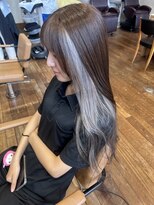 ビハツヤ(BIHATSU-YA)&nbsp;グレージュにシルバーインナーカラー