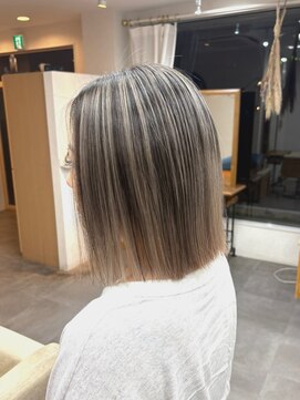 リングバイモアムー(Ring by Moremuu) イッシー　バレイヤージュ