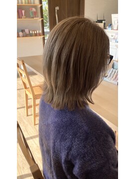 ミルクティーベージュ