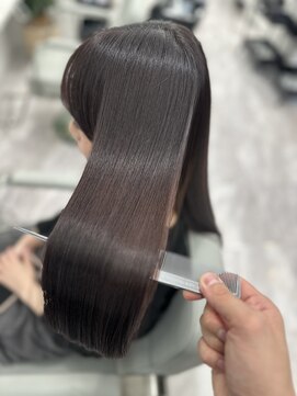 シシ 銀座(sisi) 【縮毛矯正/髪質改善/トリートメント/白髪染め/白髪ぼかし】