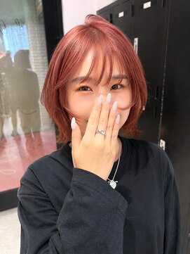 リーオオサカ(Lee Osaka) 今っぽレイヤーボブ×ピンクベージュ