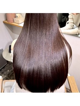 ユニ(uni)の写真/【uniの看板メニュー★】次世代縮毛矯正で極限まで傷まず、真っ直ぐになりすぎない柔らかな質感へ。