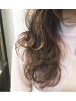 インビテーション(invitation) 【光に透ける透明感カラー】外国人アッシュベージュ波ウェーブ