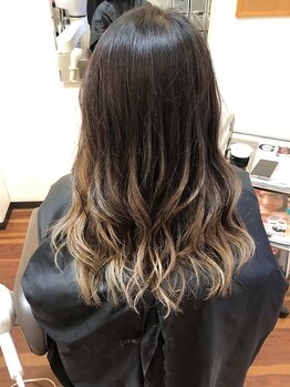 バービーヘアー タニザワ(BARBEY HAIR tanizawa)の写真/【白髪ぼかしハイライト】30代は勿論、40代～の大人女性にも好評◎お洒落デザインに心躍る♪