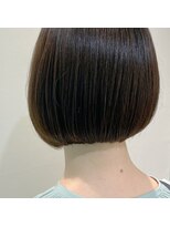 ミニボブ　バックシルエット