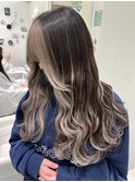 ホワイトグレージュ×ダークグレージュ