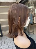 △ブリーチなしミルクティーグレージュ外ハネロブヘアミディアム