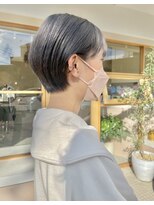 モカヘアー(mocha hair)&nbsp;ショートボブ/シルバー/グレージュ/マッシュ/耳掛け/20代/30代