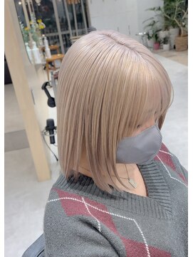 スタン 渋谷(Stam) ミルクティーホワイト裾カラーデザインカラーケアブリーチ渋谷駅