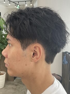 フイ 新宿3丁目(Hui) フェザーパーマ/グレーブルーカラー/刈り上げショートパンク