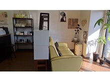 ヘアー リ ミックス(HAIR Re-MIX)の雰囲気（レゲエ調の心地よい鼓動リズムが流れています♪落ち着き空間が◎）