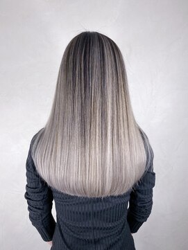 ジゼル(gisele) ホワイト系バレイヤージュ