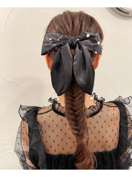 ファム(fam) フィッシュボーンポニー