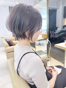 アンド ストーリーズ(&STORIES) 大人可愛い前髪ありのひし形マッシュショートパーマ20代30代