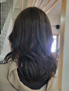 アトレ(attrait) セミロング×オリーブカラー