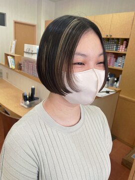 アルファレイズ ヘア ユニット(alphareiz hair unit) デザインカラーを効かせたミニマルボブ