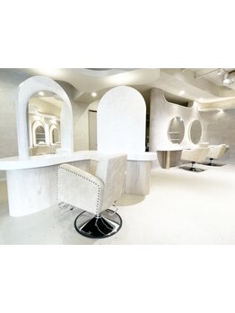 完全予約制の上質なプライベート空間で、日常から少し離れた贅沢なひとときを。