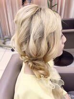 スタイルクリエイター 牛久店(Style Creator)&nbsp;ダブルカラー　抜きっぱなしブロンド　ヘアアレンジ