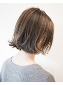 アッシュベージュ×切りっぱなしボブ