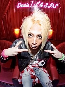 アップスニニー(up's niny) 【ハロウィンメイク】ガングロギャル男メイク【イベントメイク】
