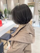 ステア ケース(stair case)&nbsp;黒髪前下がりセンターパートハンサムショートボブ前髪なし