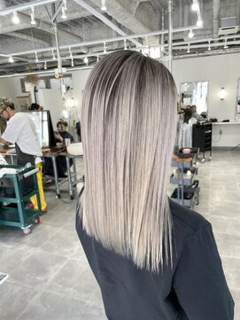 ホリー(HOLLY) シャドールーツ×ホワイトベージュ