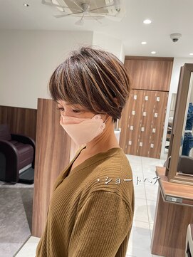 アッシュ 茗荷谷店(Ash) くびれショートヘア　白髪ぼかし