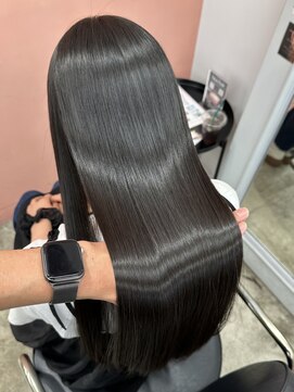 トゥエル バイ ディプティモイラ(tuelu by dipty MOILA) 簡単再現!艶髪ストレート