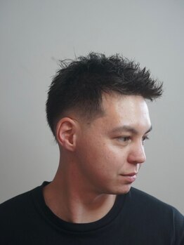 アパッシュ 大町店(Apache)の写真/手ぐしで決め込む自然な流れと毛束感×フェードで創るアウトライン。緩急で演出する男らしさが好評。