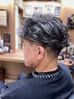 フォーコーナーズ(Four Corners)&nbsp;大人スキンフェードツーブロック刈り上げマンバン30代40代