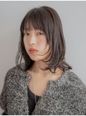 ミディアムウルフでおしゃれ女子　2