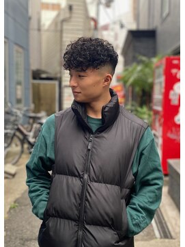 クフィア メンズヘアカンポ なんば日本橋店(CUFFIA MEN'S HAIR CAMPO) スペインカールブルーブラックパーマメンズマンバンヘアフェード