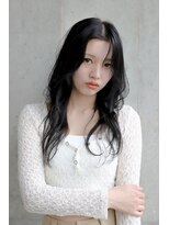 スリーヌーン(THREE noon)&nbsp;セミロング／ダークグレージュ／レイヤーカット