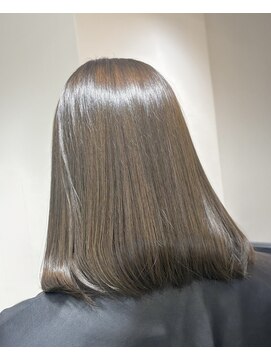 ナビバイケンジ(NaVI by KENJE) 【NaVI/伊藤】20代30代/暗めオリーブベージュ