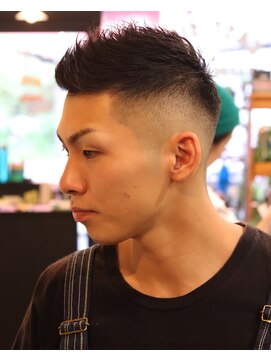 イーストサイドバーバーショップ(EAST SIDE BARBER SHOP) フェザーアップ、スキンフェード