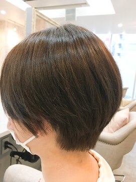 ジーナ 銀座(Zina) 小顔オリーブカラーボブルフハイライトカラークールショート