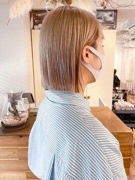 シロ(siro) ダブルカラーベージュボブ