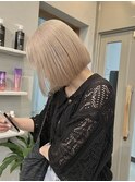 金髪ブロンドボブ ミルクティーアッシュ