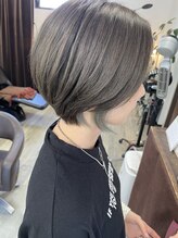 レガロ Regalo ヘアー メイク Hair make カーキ系のショートヘア