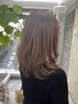 アテ 千里山(ate') ate' 朝楽レイヤーカットスタイル