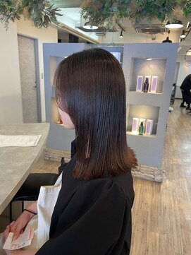 ヴィサージュバスク(VISAGE ba.s.k) 切りっぱなしボブ