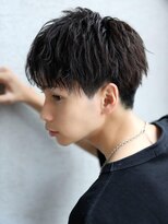 ソフトツイストバング分け刈り上げマッシュ