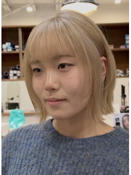 ルイ(ROUIS produced by LUCK 津田沼) ROUIS 津田沼　ブリーチ　ペールベージュ