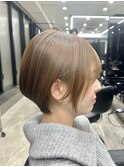 40代50代60代耳かけショート前髪なしハンサムショート白髪ぼかし