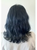 鎖骨×ネイビーアッシュ