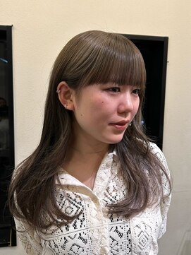 ルイス(LEWES) 10代20代30代 初ブリーチ、大人女子に人気なグレージュカラー