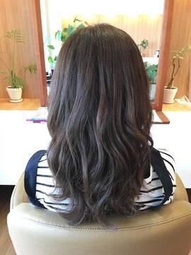 カームヘアー(Calm hair) ナチュラルなツヤ髪セミロング
