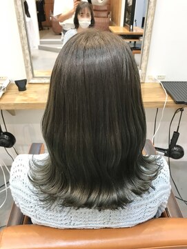 ネイヴィル(navile) ブリーチなしのオリーブグレージュ