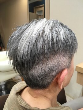 ヘアサロンアンドヘアメイクディー(hair salon hair make D) グレイヘア ツーブロック 【キッズ メンズ OK】 似合わせ カット